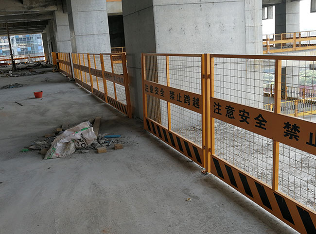 臨（lín）邊防護欄杆案例