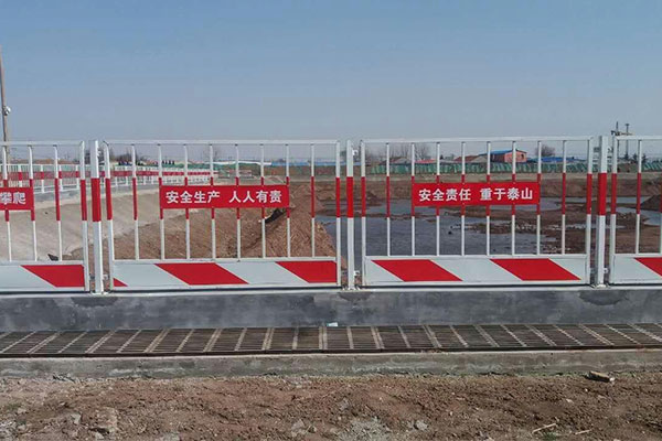 臨邊防護欄杆：安全之牆，守護（hù）施工現場的生（shēng）命線